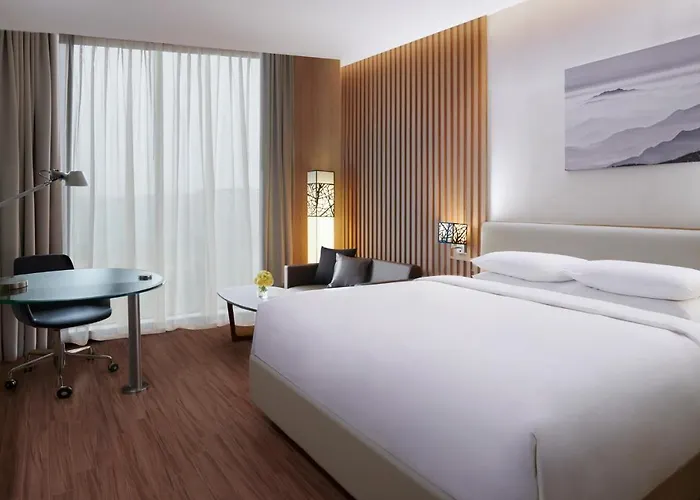 Courtyard By Marriott Botanic Park 4*
